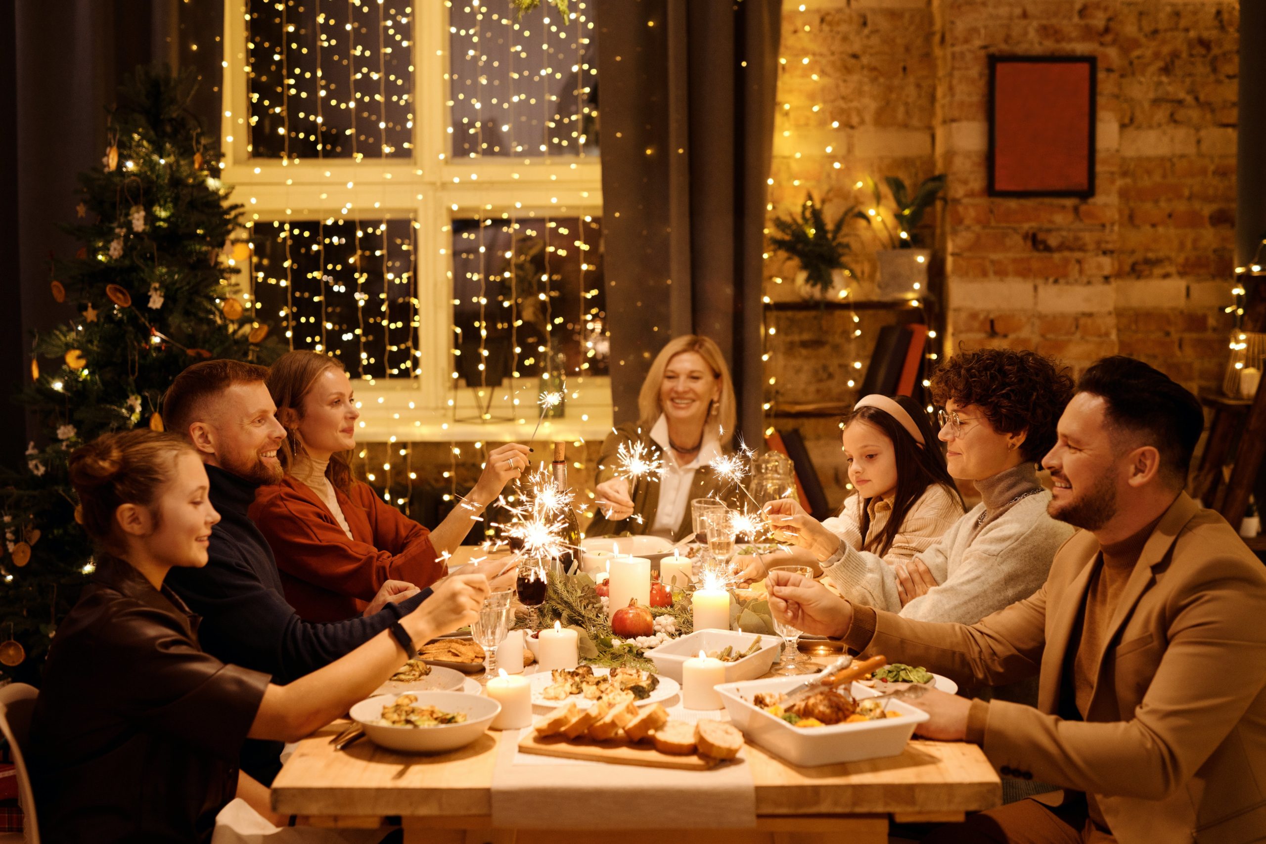 Family having Christmas dinner around a table scaled 1