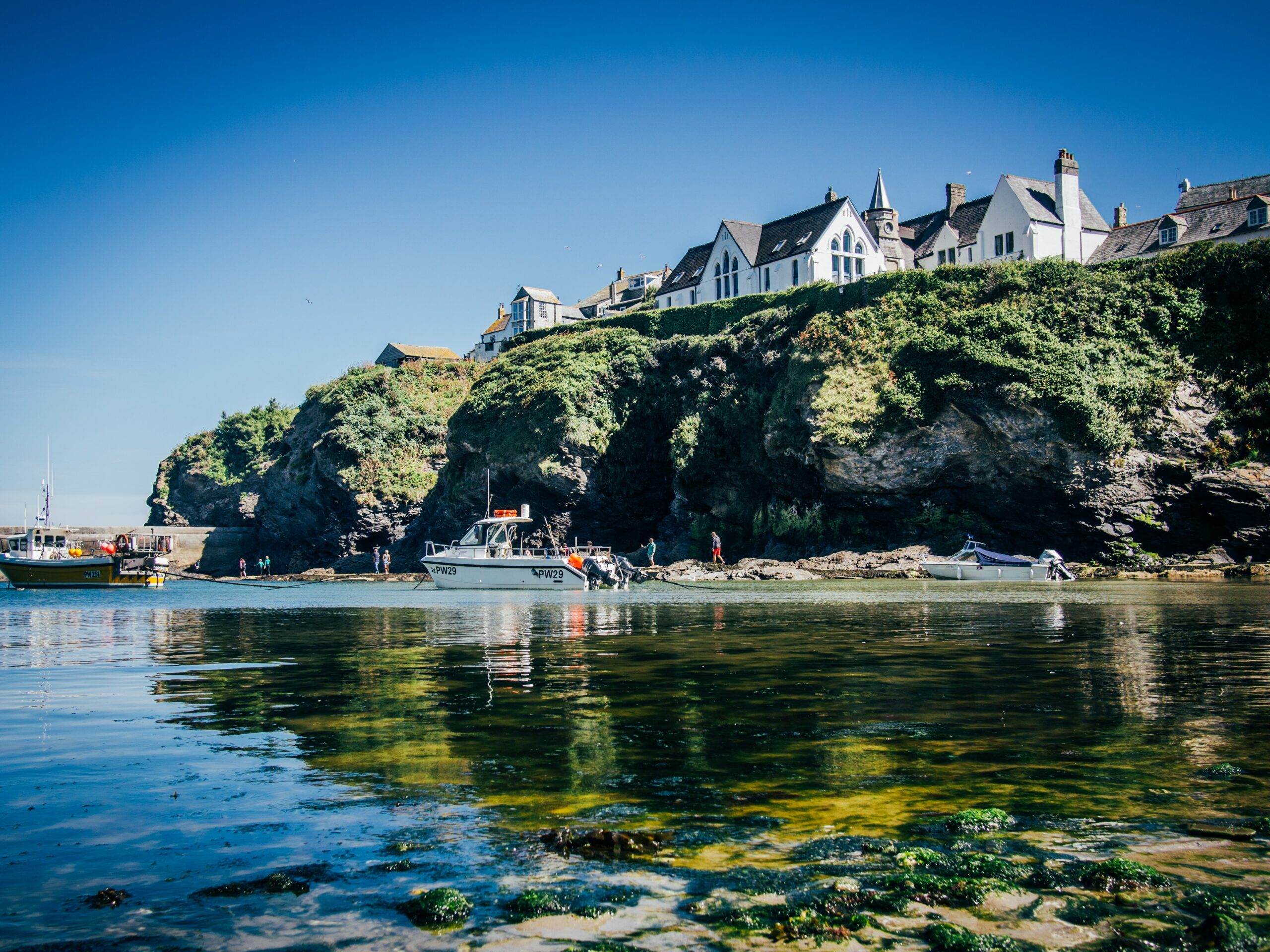 harbour of port isaac with water
