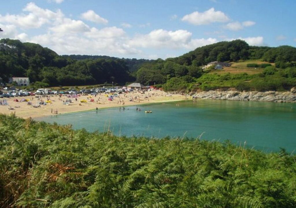 Lush waters and green scenery at Maenporth Beach